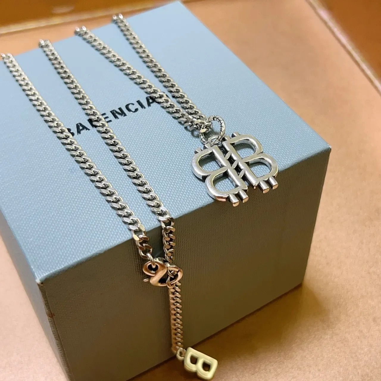 Colar Balenciaga BB Corrente Curb Prata Logo Interconectado 9