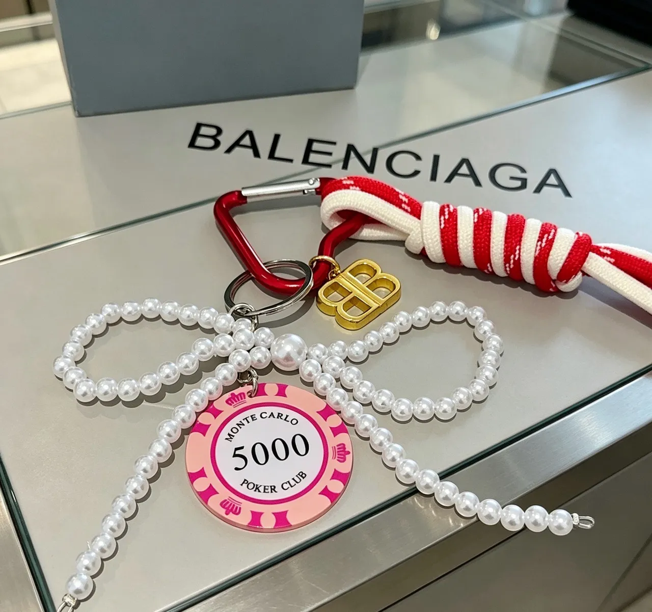 Balenciaga BB Chaveiro Pérola Cinta Vermelho Branco Fita de Corda Pulseira 5