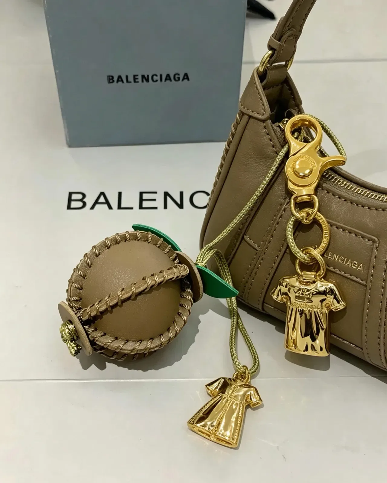 Balenciaga Beige Green Spherical Leather Rope-Woven Band Handbag 4