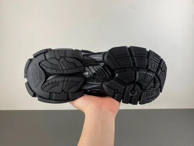 Balenciaga Tênis Chunky Sola Preta e Azul Malha e Superposição Sintética 9