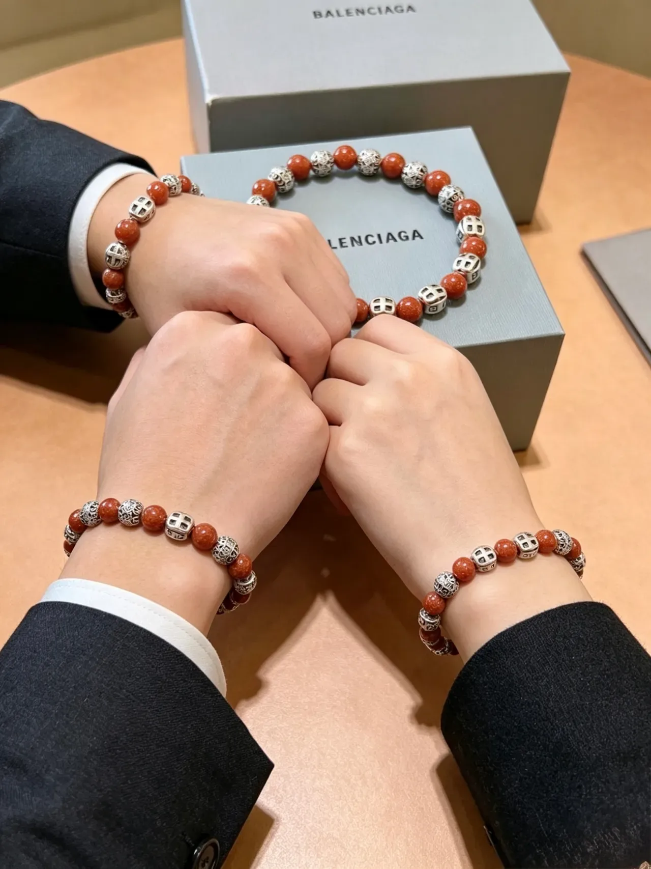 Balenciaga Pulseira Marrom Prateada com Contas e Acentos Metálicos 3