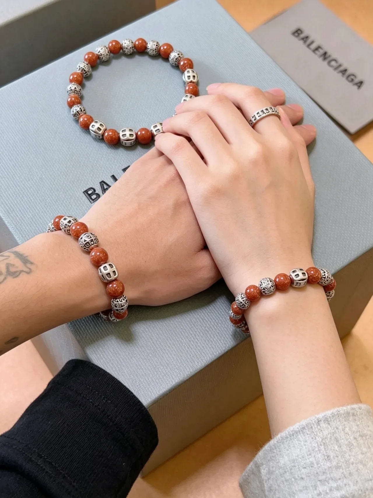 Balenciaga Pulseira Marrom Prateada com Contas e Acentos Metálicos 5