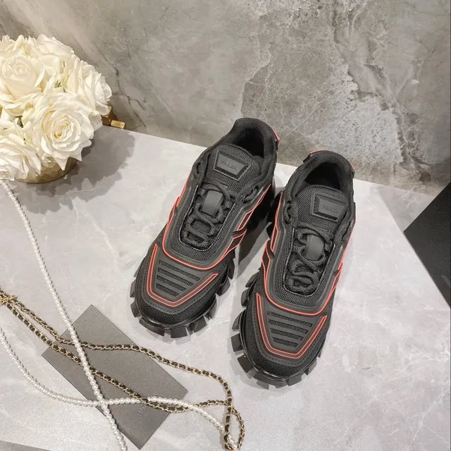 Balenciaga Defender Baskets Chunky Noir Rouge Semelle Lug Maille et Construction Superposition Matériau Synthétique 2