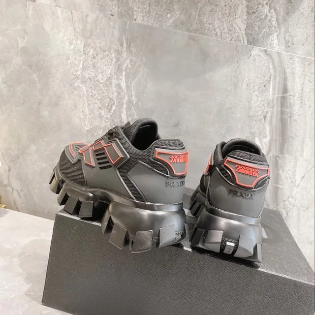 Balenciaga Defender Baskets Chunky Noir Rouge Semelle Lug Maille et Construction Superposition Matériau Synthétique 6