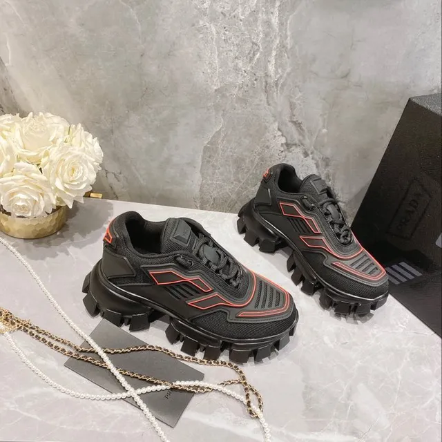 Balenciaga Defender Baskets Chunky Noir Rouge Semelle Lug Maille et Construction Superposition Matériau Synthétique 7