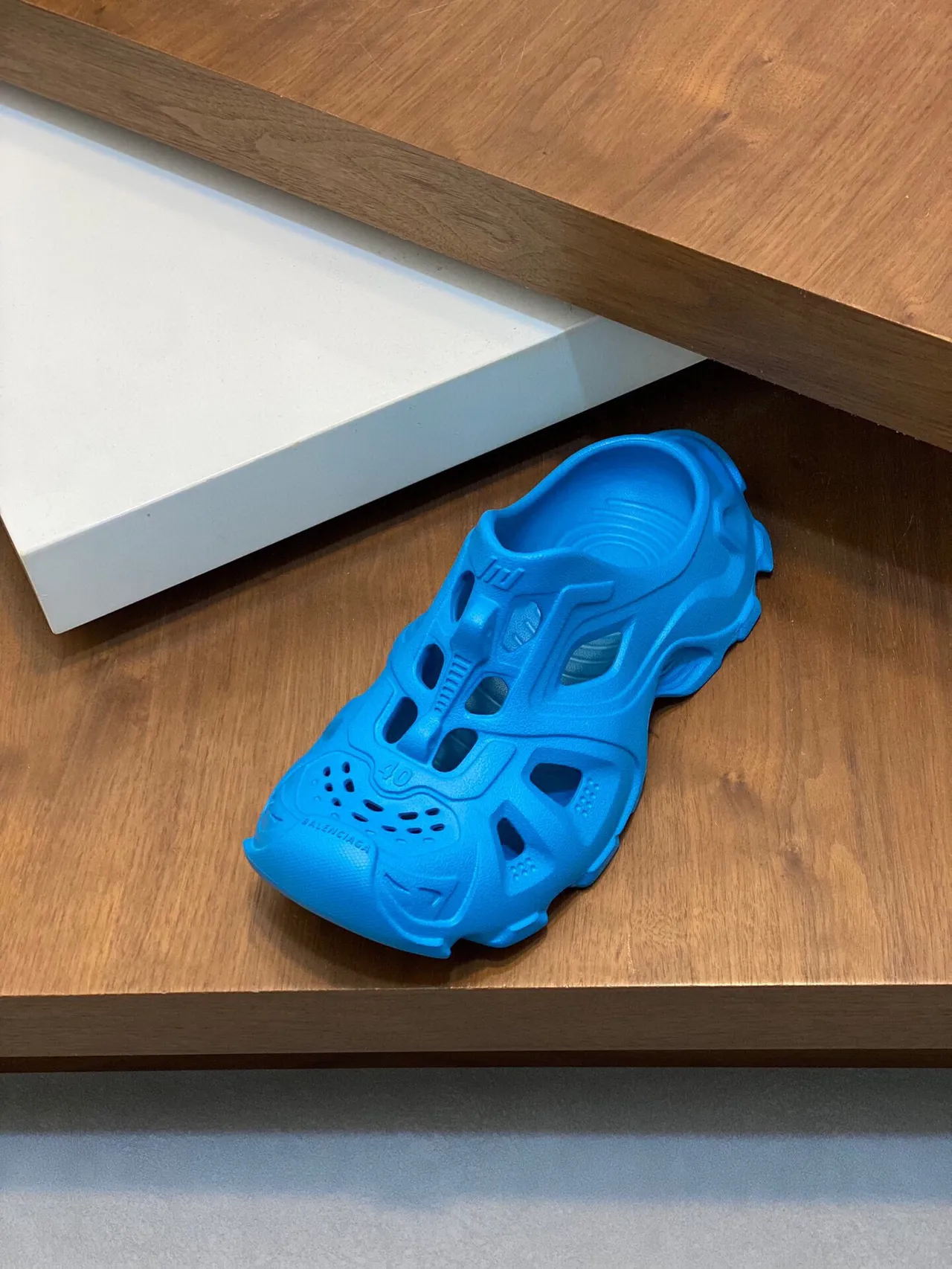 Balenciaga Defender Clog sabot bleu moulé 6
