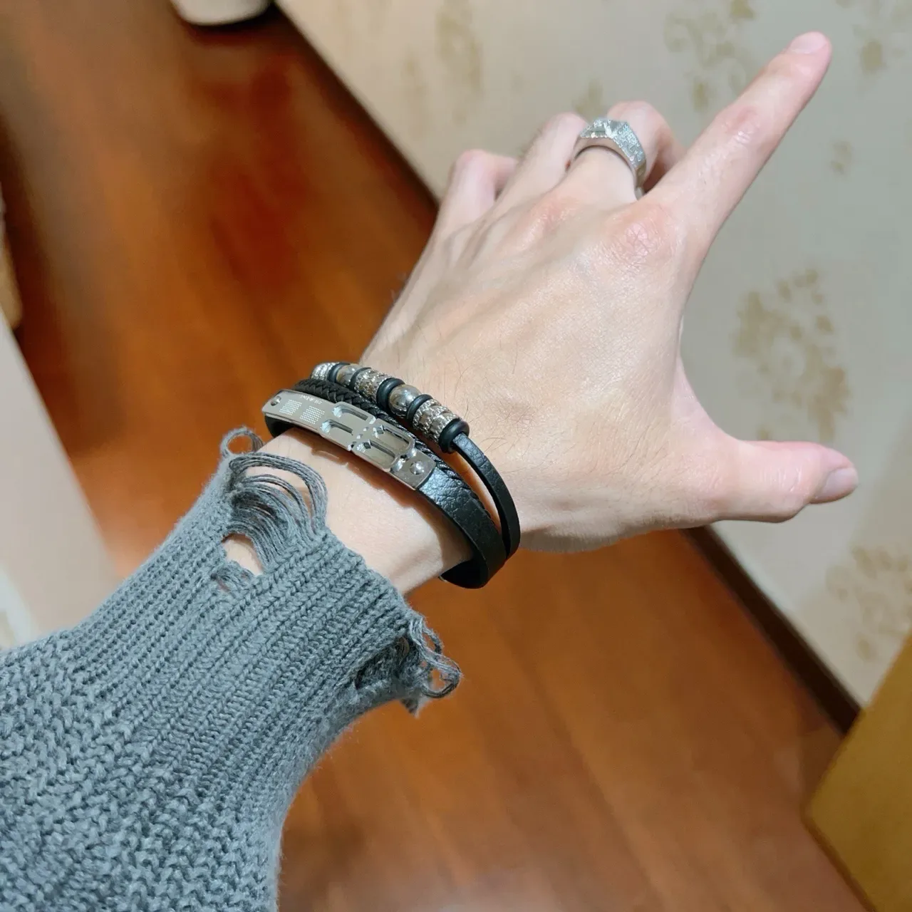 Balenciaga Pulseira de Couro Trançado com Fecho Double-B 2