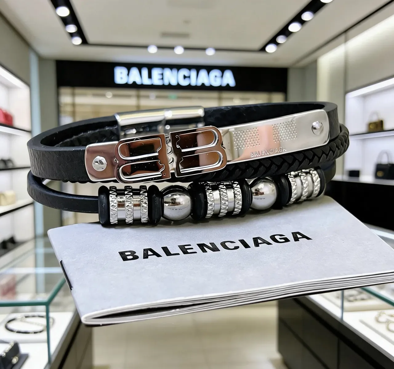 Balenciaga Pulseira de Couro Trançado com Fecho Double-B 4