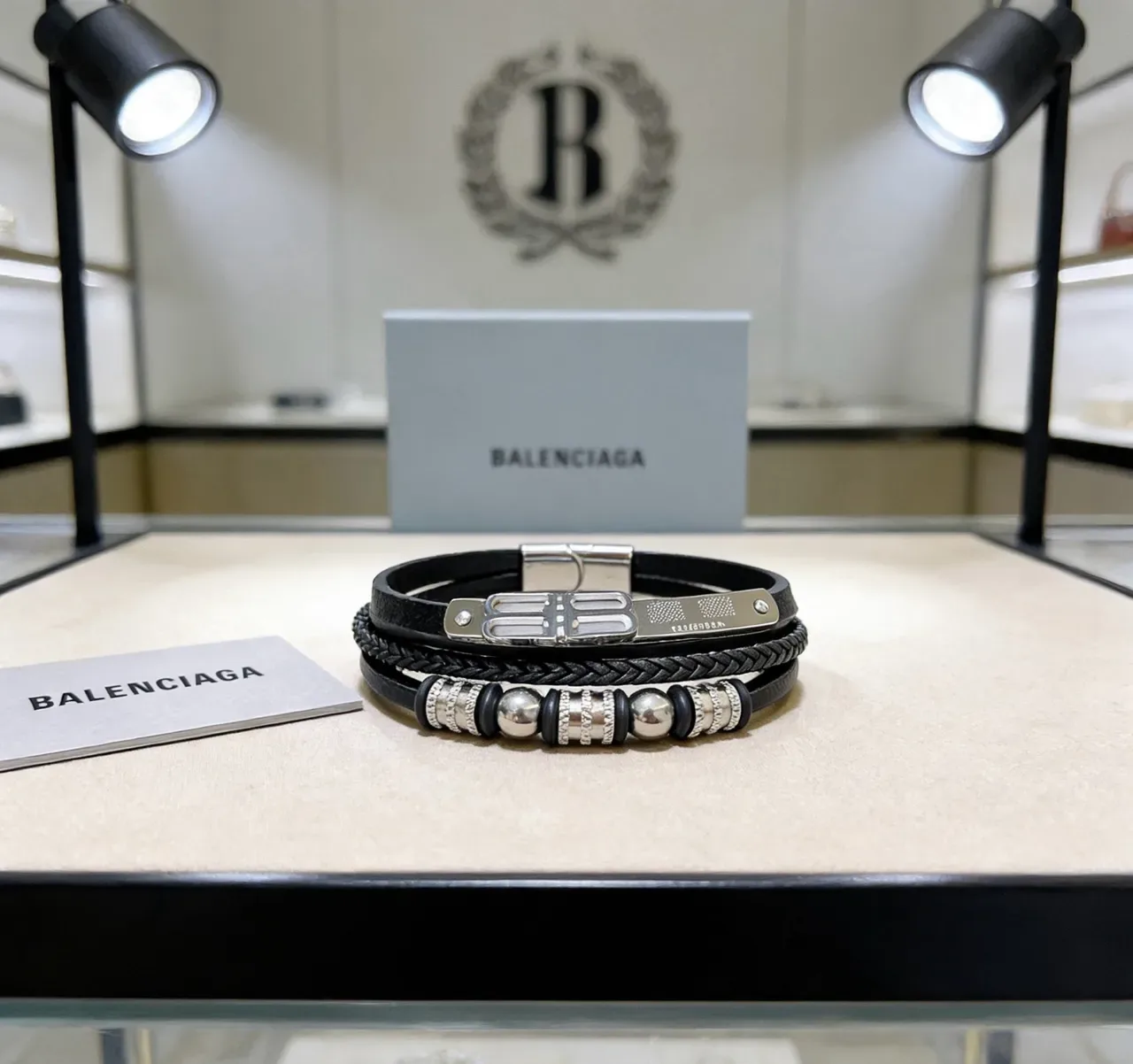Balenciaga Pulseira de Couro Trançado com Fecho Double-B 9