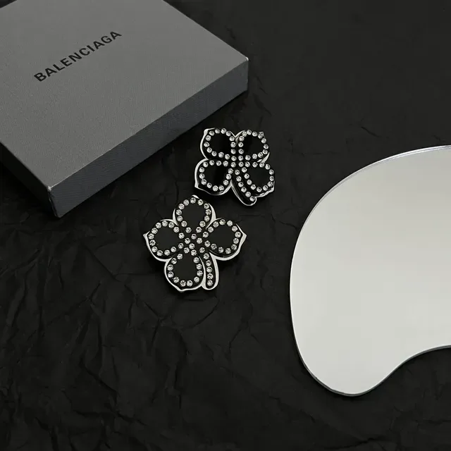 Balenciaga Boucles d'oreilles Florales Cristal Incrustées Noires Émaillées 4