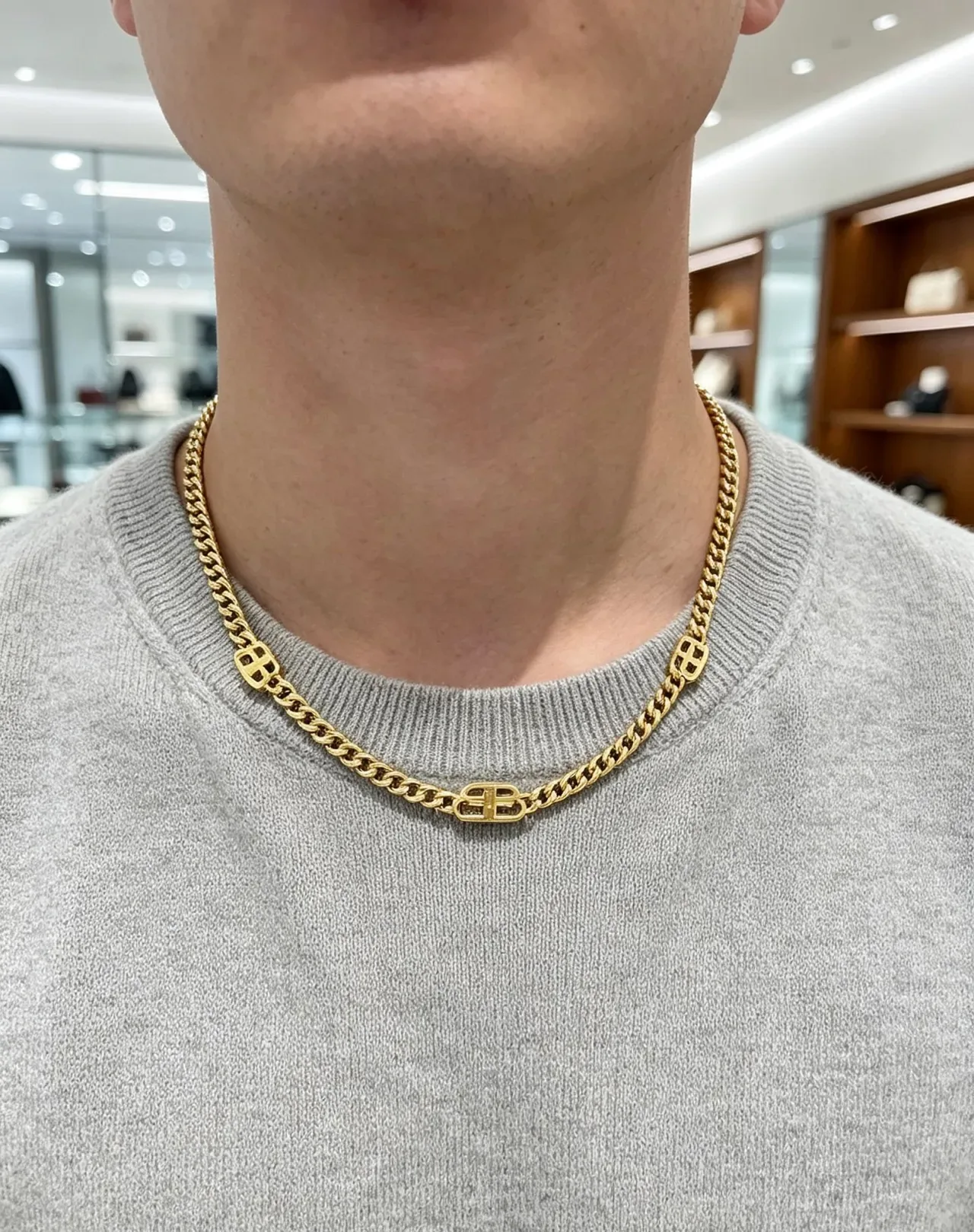 Balenciaga Colar Corrente Curb Chunky de Ouro com Links de Logo Integrado 3