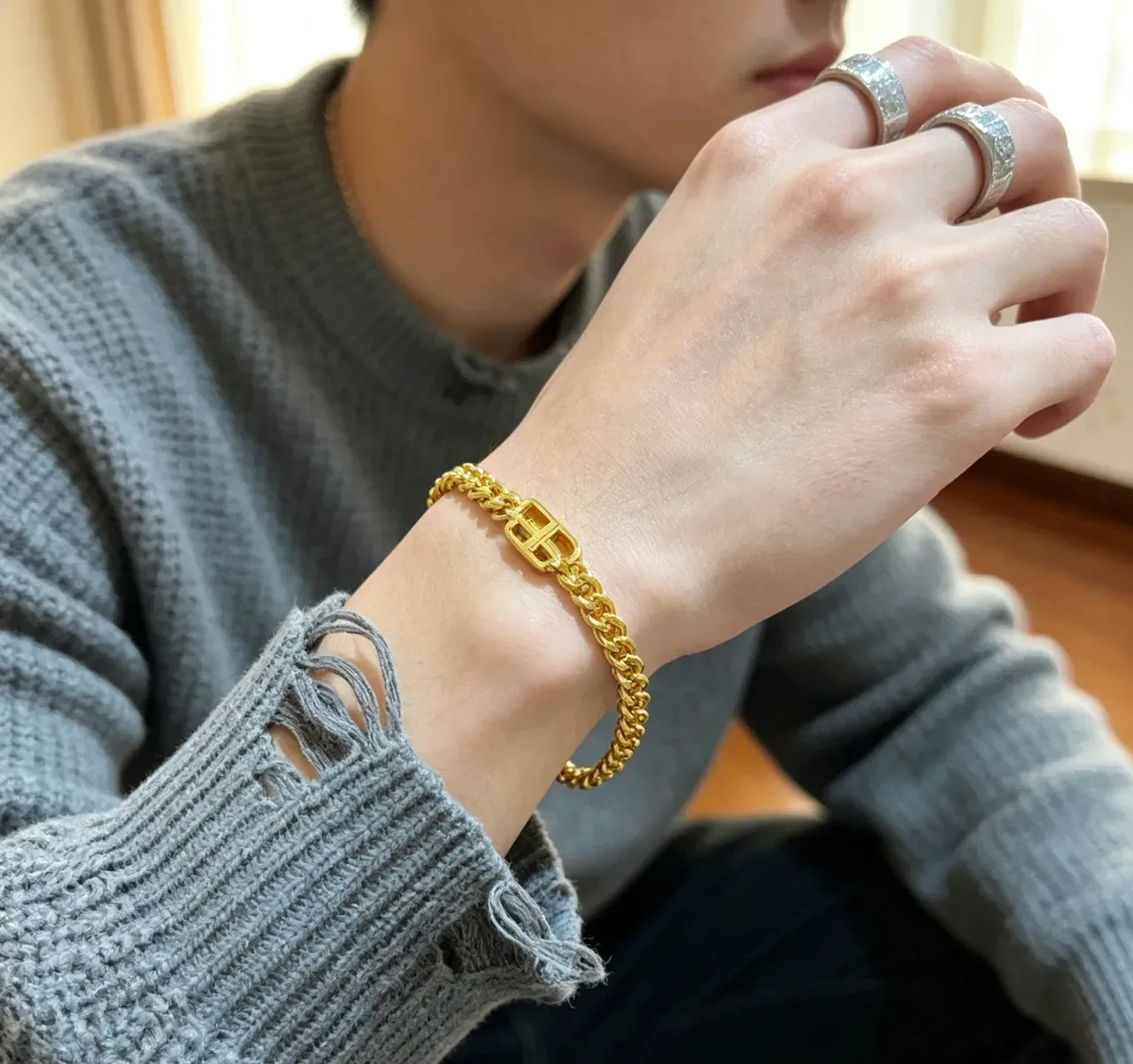 Balenciaga Colar Corrente Curb Chunky de Ouro com Links de Logo Integrado 5