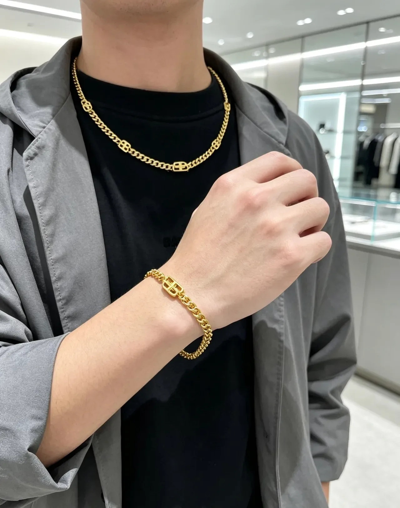 Balenciaga Colar Corrente Curb Chunky de Ouro com Links de Logo Integrado 7