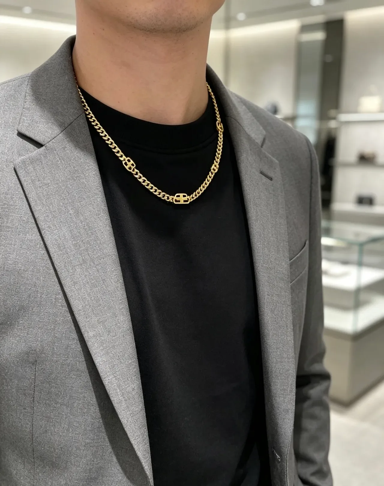 Balenciaga Colar Corrente Curb Chunky de Ouro com Links de Logo Integrado 9