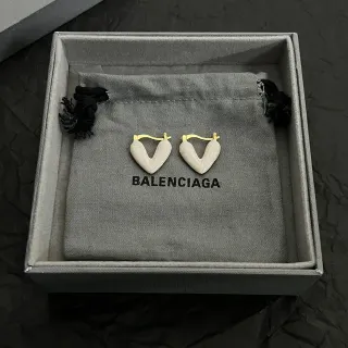 Balenciaga Pendientes con forma de corazón mármol