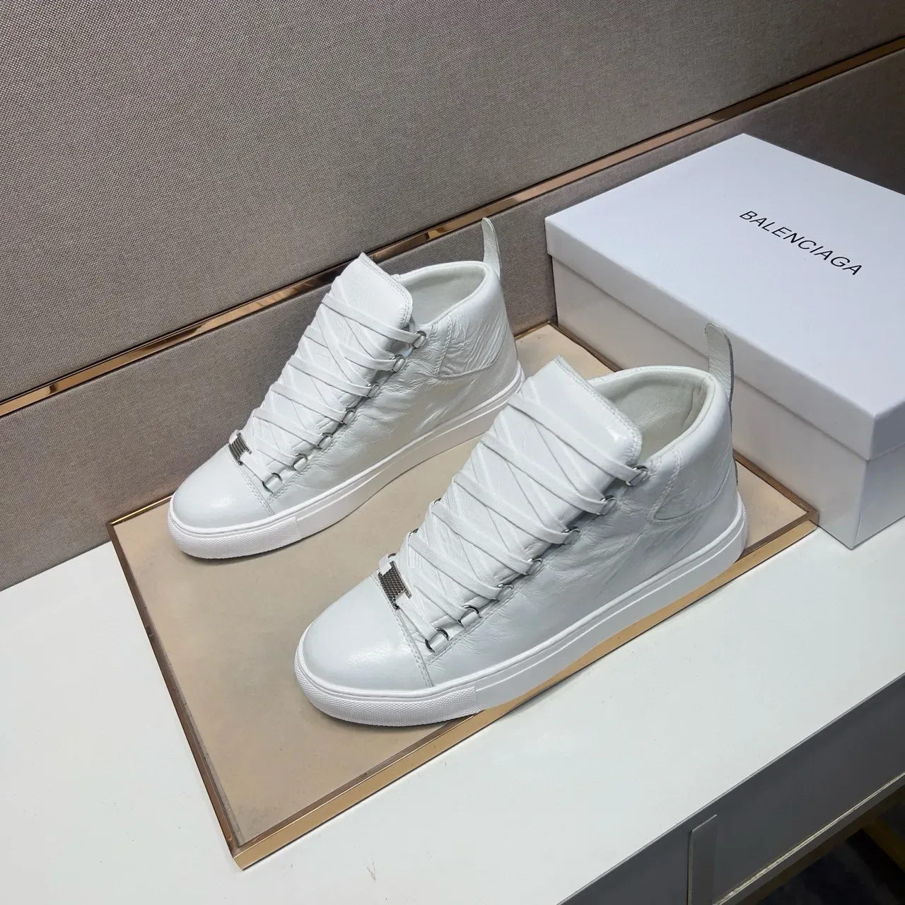 Balenciaga Le Cagole حذاء رياضي أسلوب حياة جلد أبيض متجعد 2