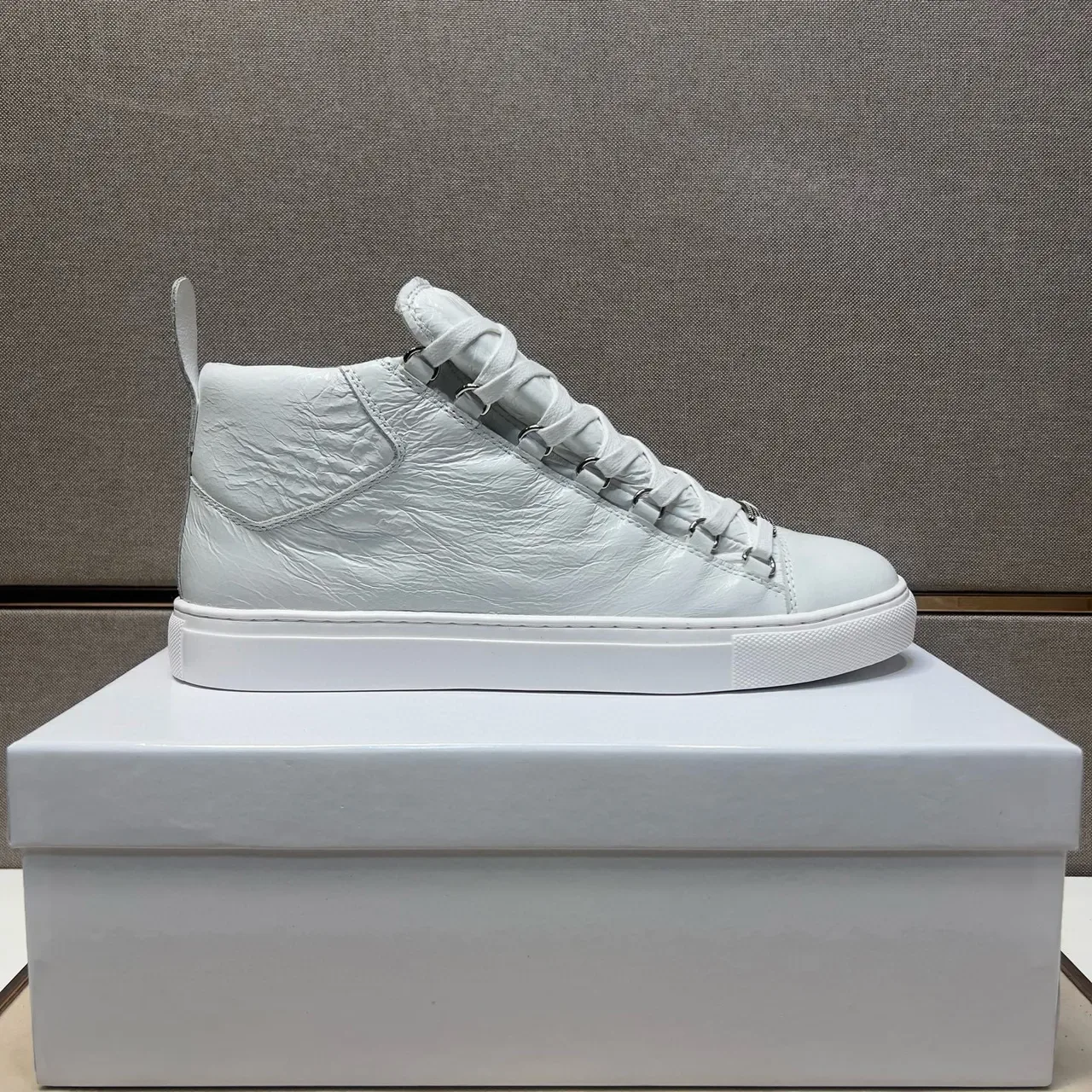 Balenciaga Le Cagole حذاء رياضي أسلوب حياة جلد أبيض متجعد 4