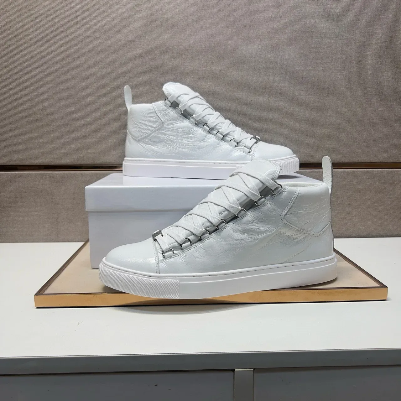 Balenciaga Le Cagole حذاء رياضي أسلوب حياة جلد أبيض متجعد 5
