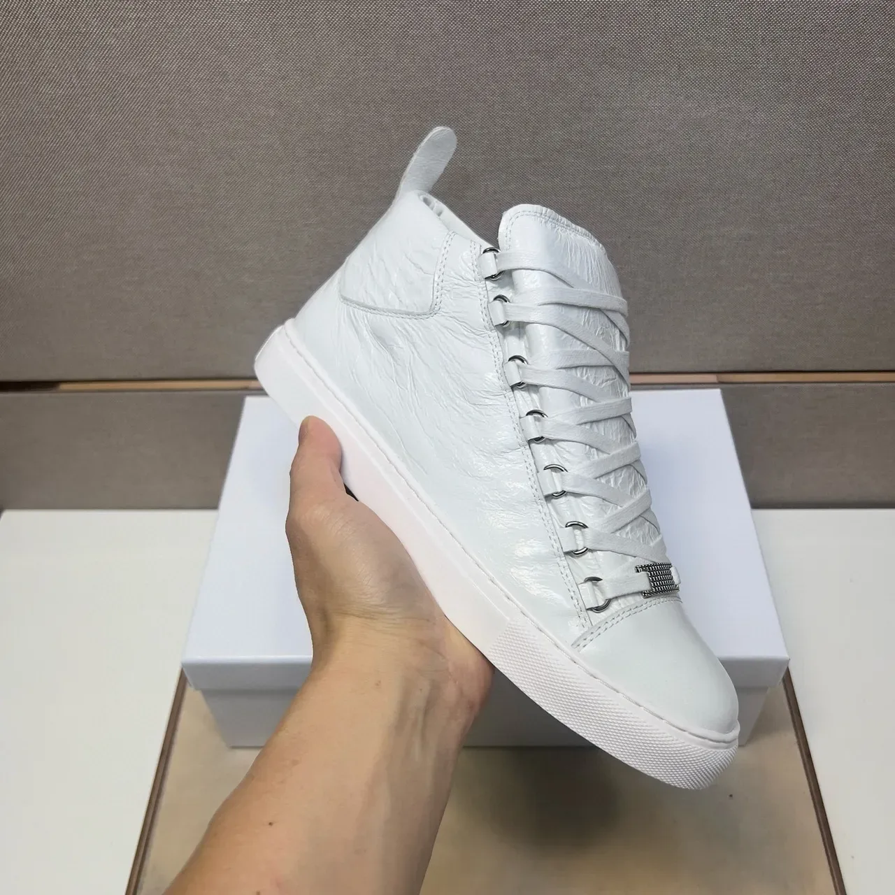 Balenciaga Le Cagole حذاء رياضي أسلوب حياة جلد أبيض متجعد 6