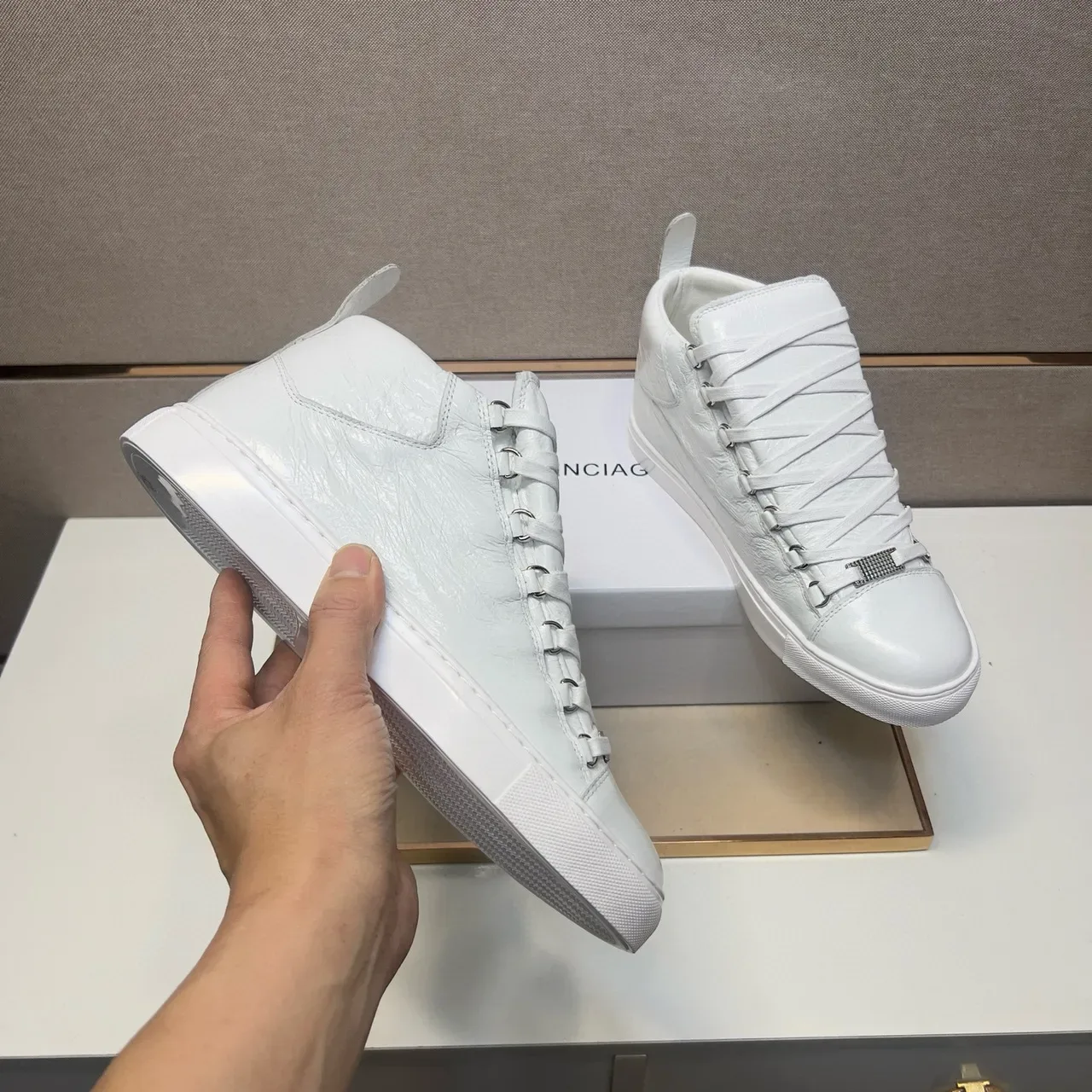 Balenciaga Le Cagole حذاء رياضي أسلوب حياة جلد أبيض متجعد 7