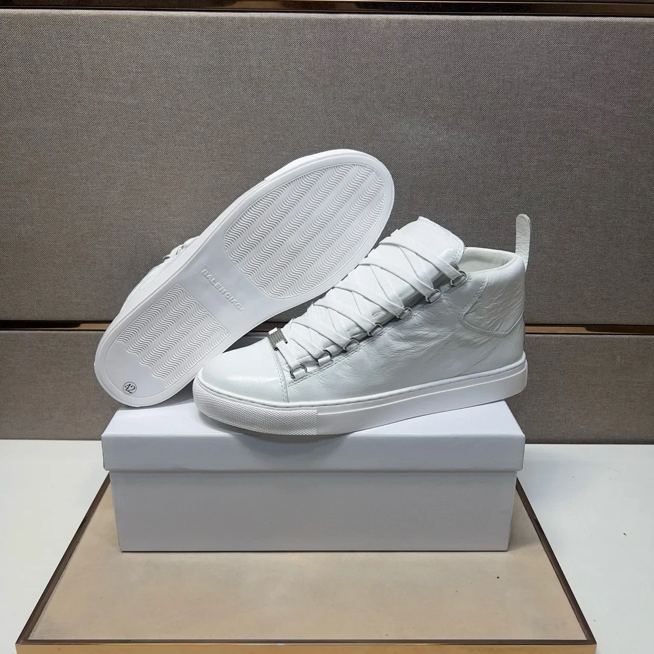 Balenciaga Le Cagole حذاء رياضي أسلوب حياة جلد أبيض متجعد 8