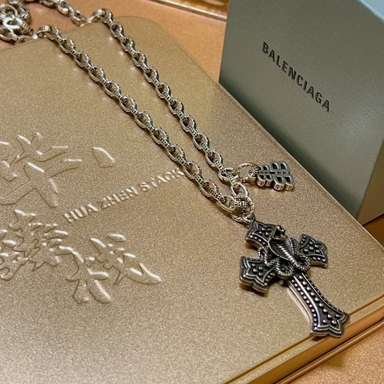 Balenciaga Argent Oxydé Collier Chaîne Pendentif Croix 3