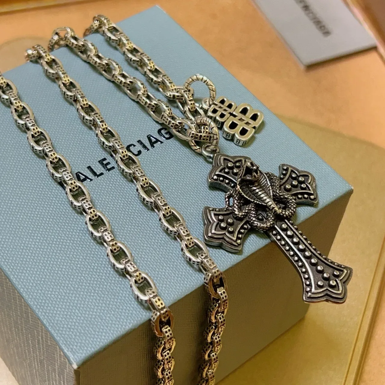 Balenciaga Argent Oxydé Collier Chaîne Pendentif Croix 4