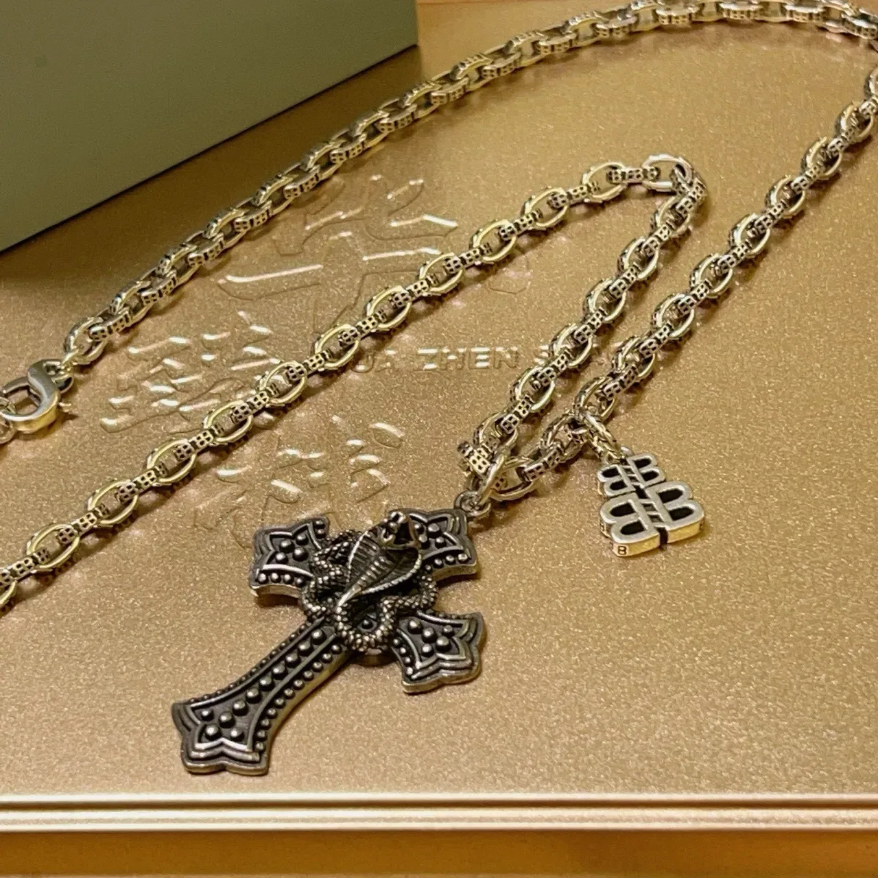 Balenciaga Argent Oxydé Collier Chaîne Pendentif Croix 6
