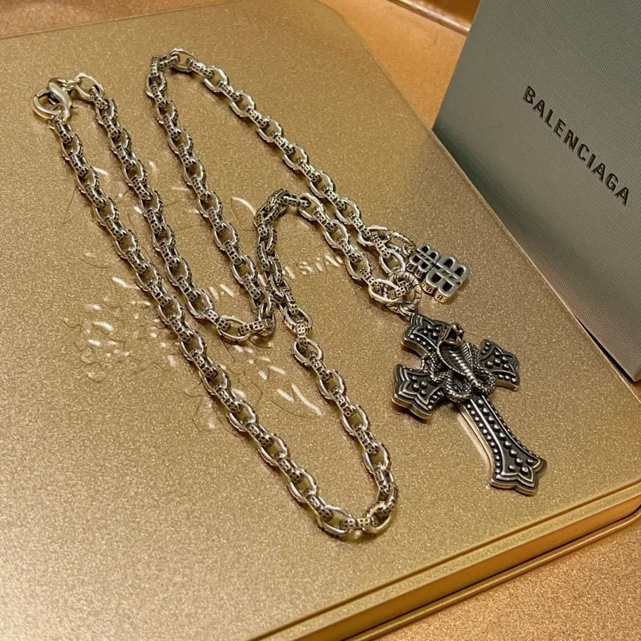 Balenciaga Argent Oxydé Collier Chaîne Pendentif Croix 7