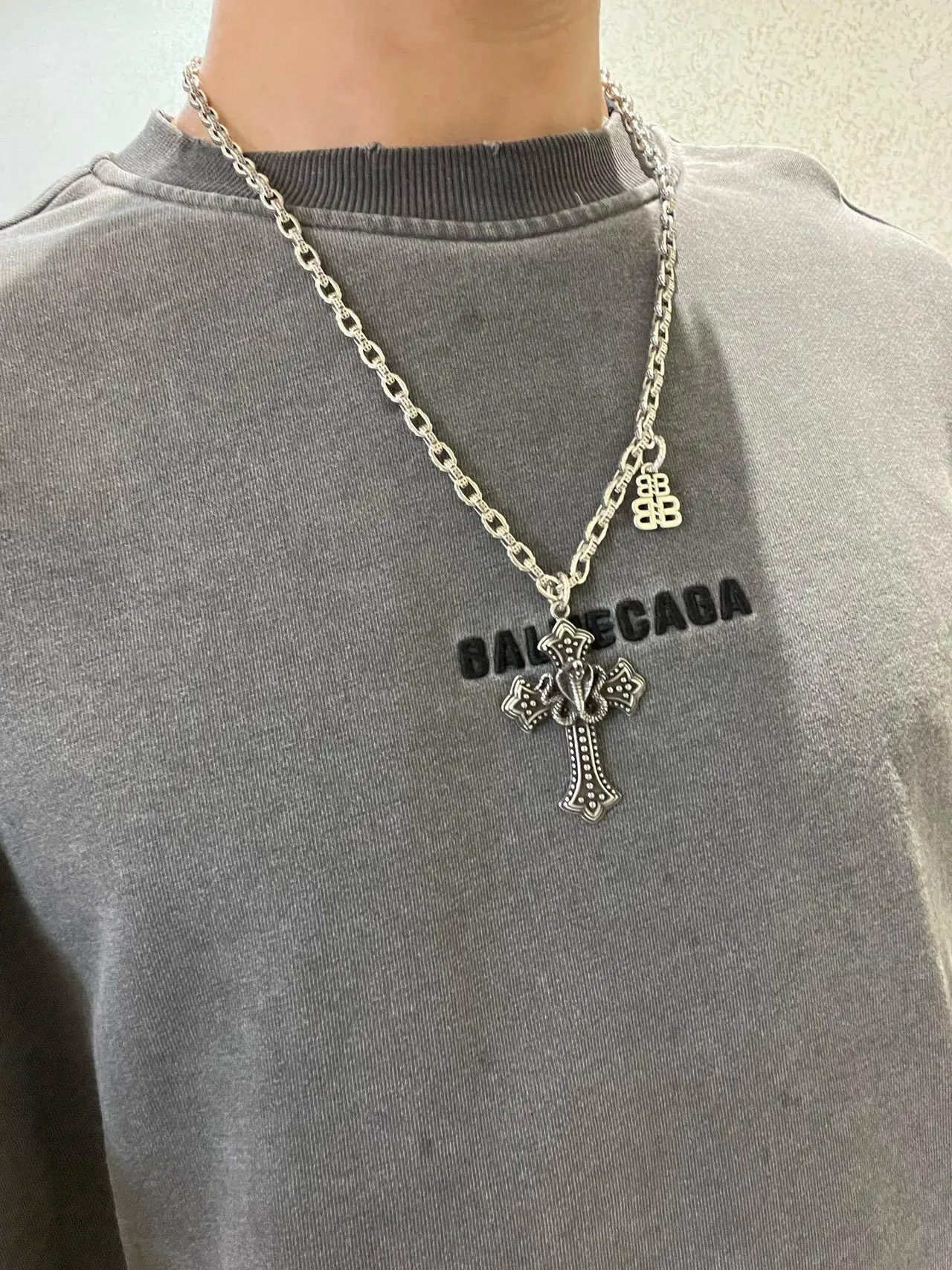 Balenciaga Argent Oxydé Collier Chaîne Pendentif Croix 8