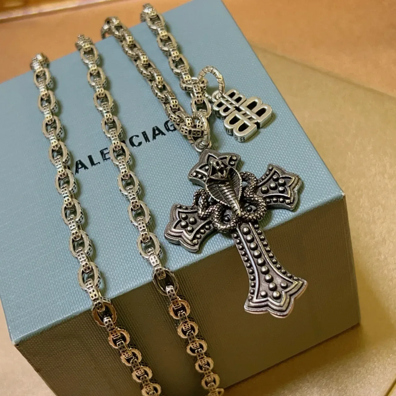 Balenciaga Argent Oxydé Collier Chaîne Pendentif Croix 9