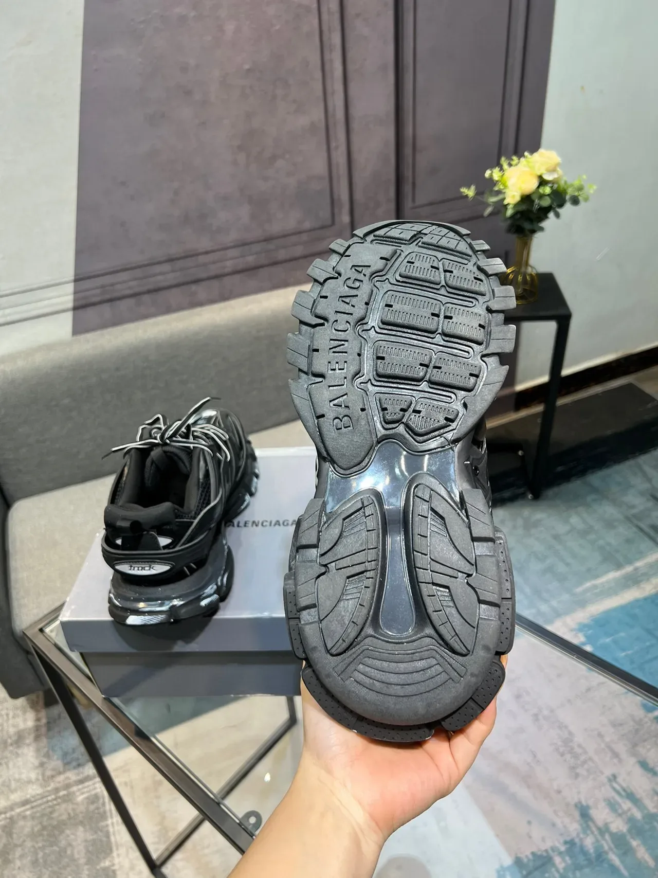 Balenciaga Runner حذاء رياضي أسود Graffiti Logo Chunky 7