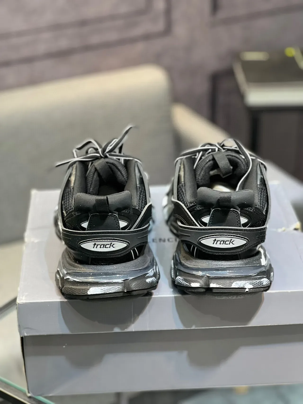 Balenciaga Runner حذاء رياضي أسود Graffiti Logo Chunky 8