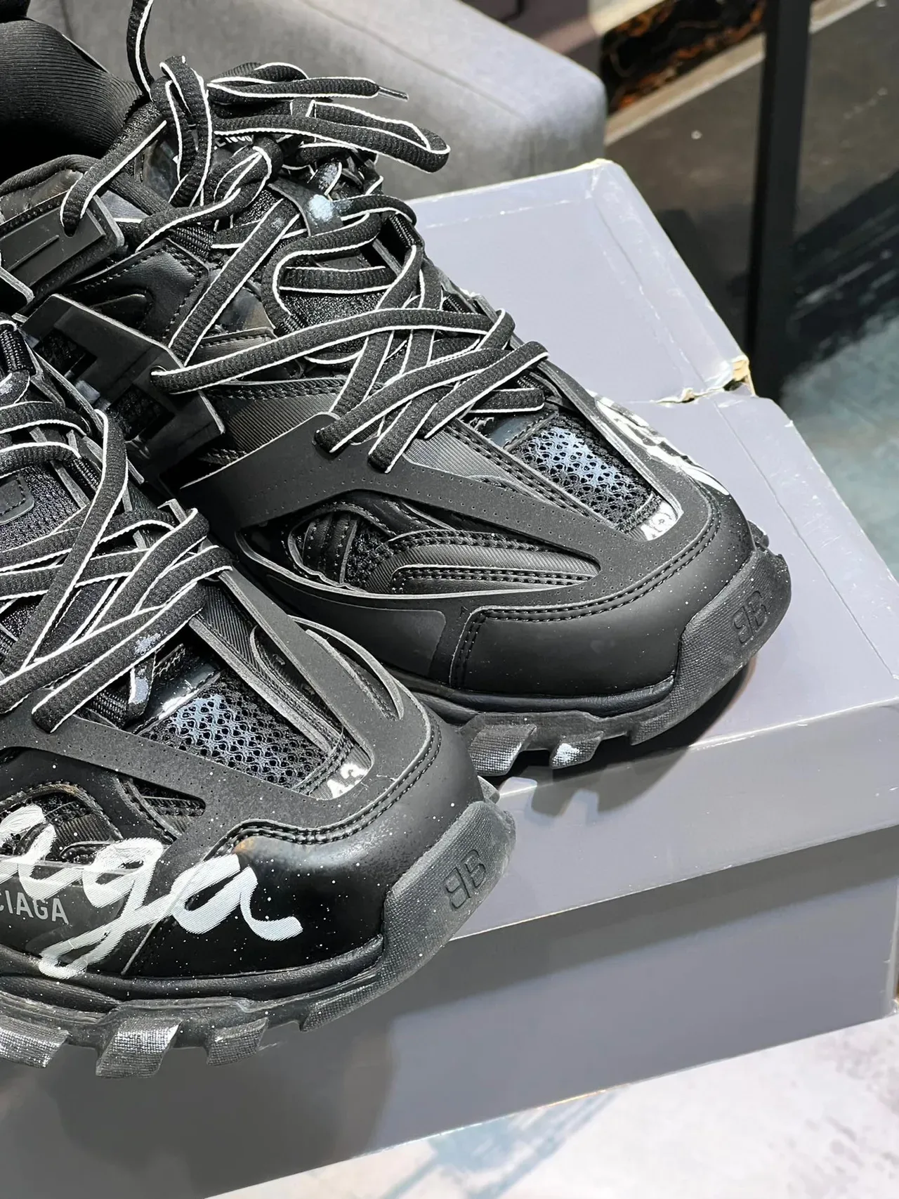 Balenciaga Runner حذاء رياضي أسود Graffiti Logo Chunky 9