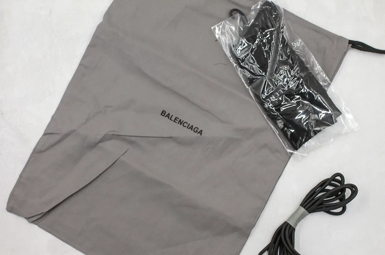 Balenciaga Runner Sneakers Chunky Negras Monocromáticas 2