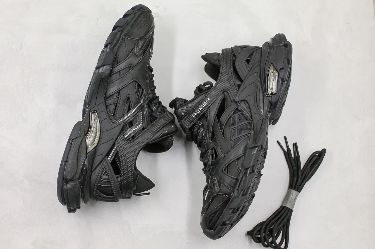 Balenciaga Runner Sneakers Chunky Negras Monocromáticas 3
