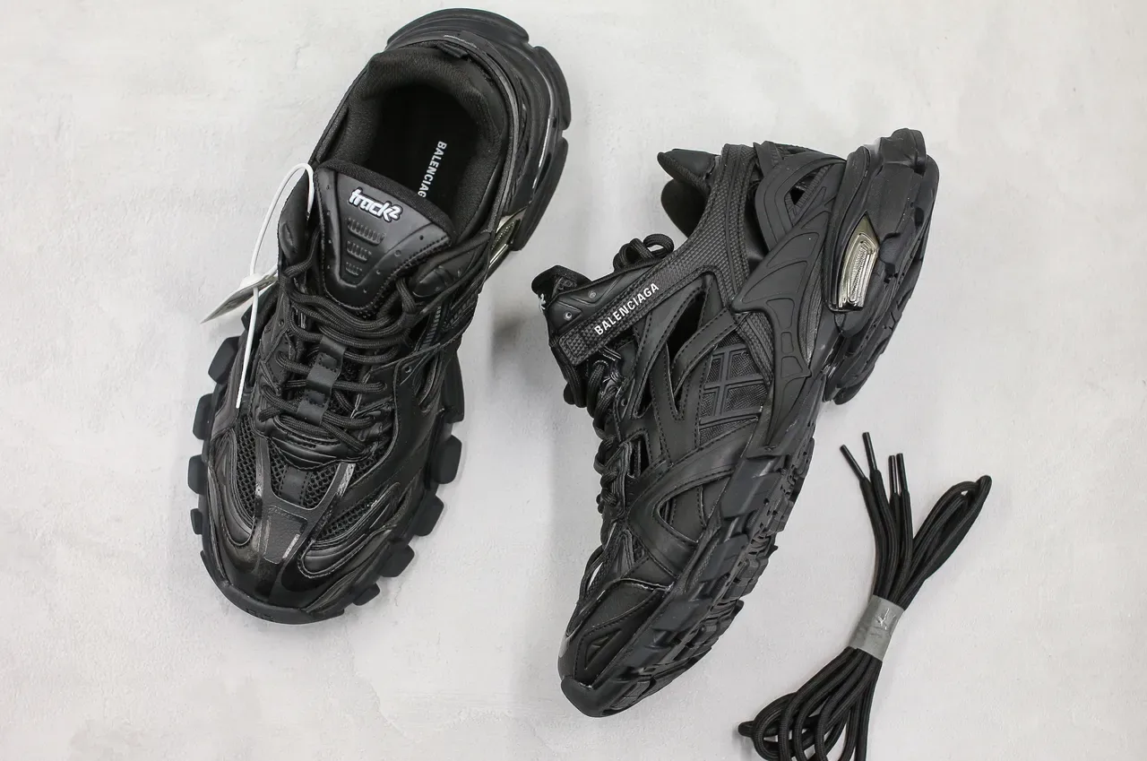 Balenciaga Runner Sneakers Chunky Negras Monocromáticas 4