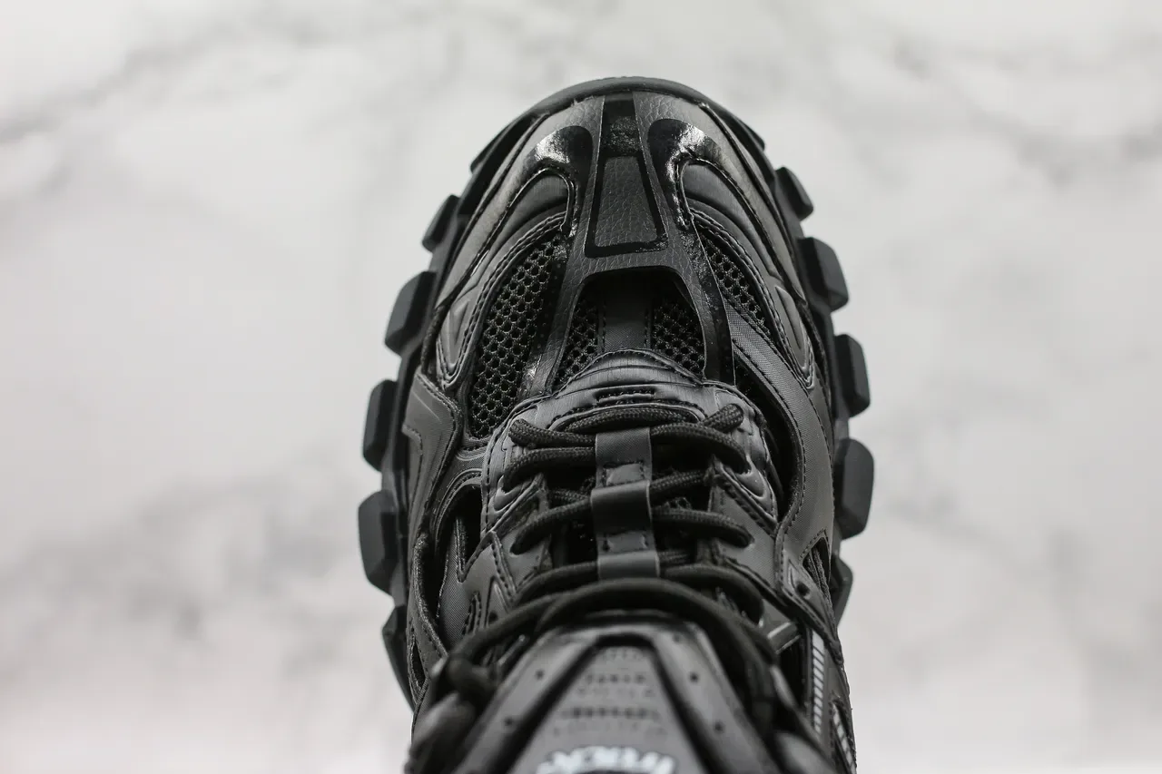 Balenciaga Runner Sneakers Chunky Negras Monocromáticas 8