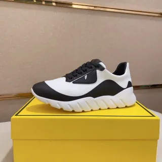Balenciaga Runner حذاء رياضي أبيض أسود ثيك