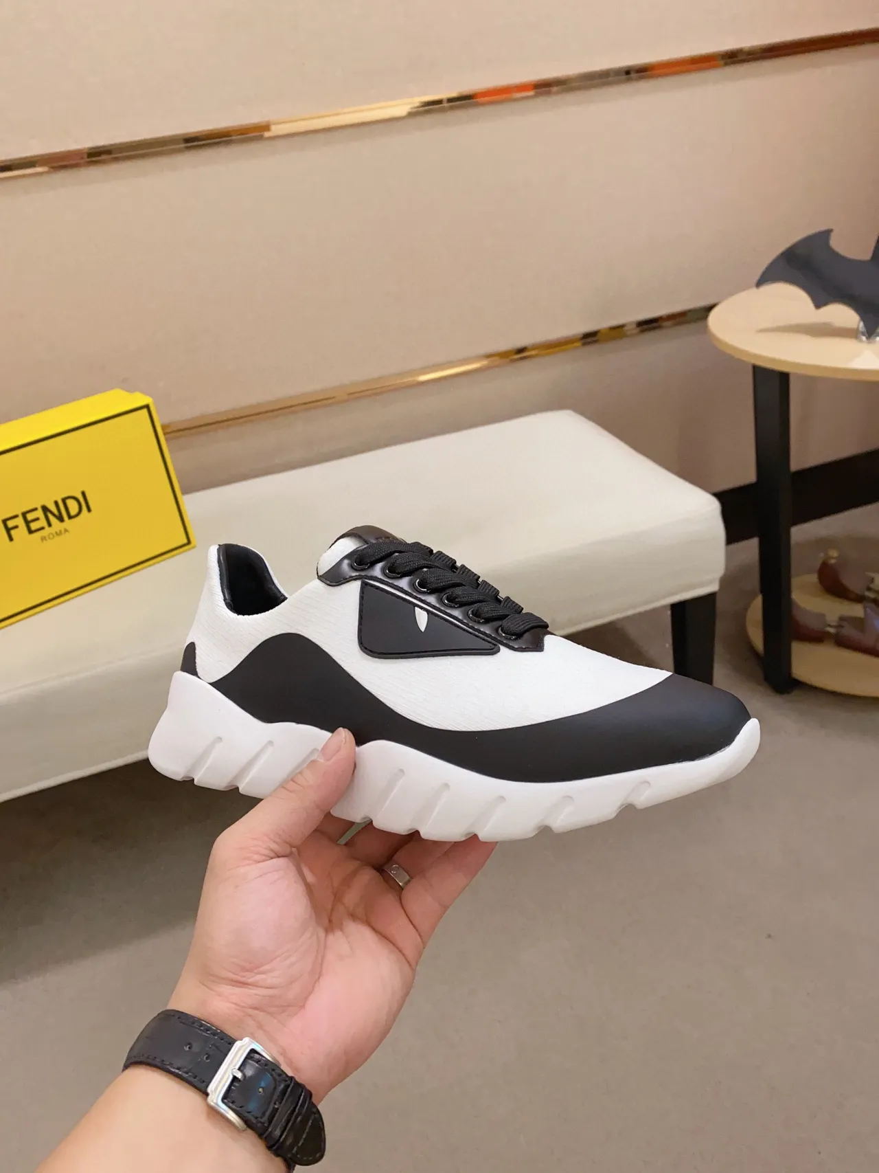 Balenciaga Runner tênis brancos pretos chunky 6