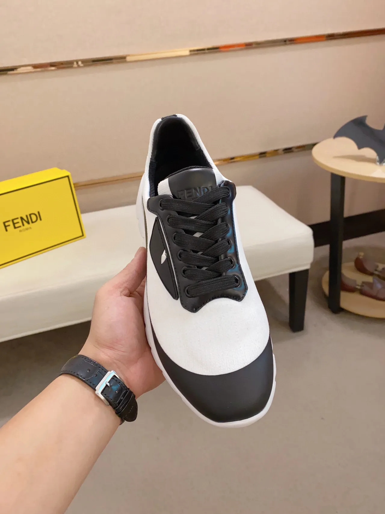 Balenciaga Runner tênis brancos pretos chunky 8