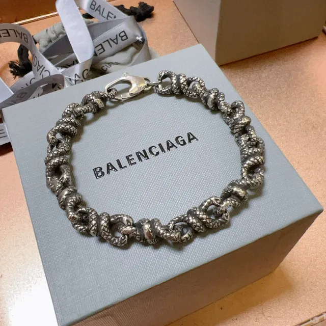 Balenciaga Bracelet Chaîne à maillons torsadés argent et noir, finition vieillie 4