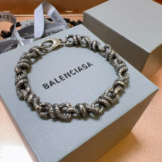 Balenciaga Bracelet Chaîne à maillons torsadés argent et noir, finition vieillie 7