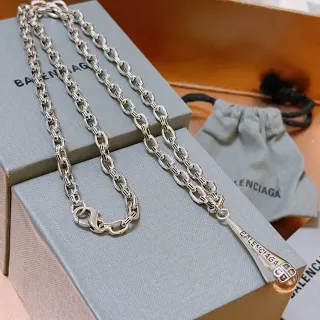 Balenciaga 银色粗壮椭圆链条刻字泪滴坠饰项链