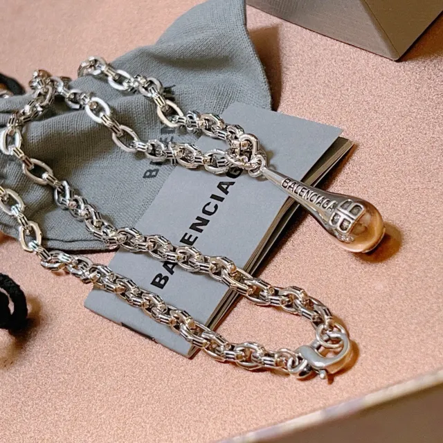 Balenciaga Silver Chunky Oval-Link Chain Engraved Teardrop Pendant Necklace 3