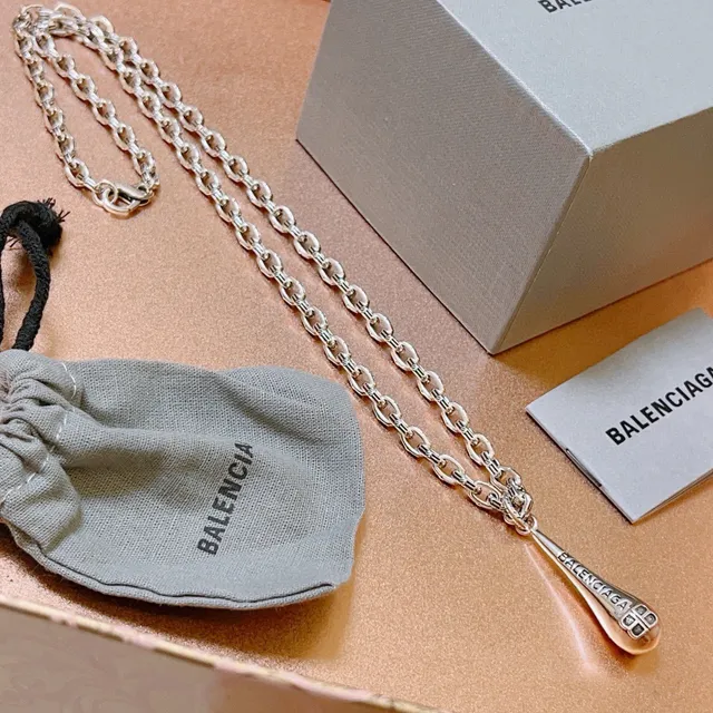 Balenciaga Silver Chunky Oval-Link Chain Engraved Teardrop Pendant Necklace 4
