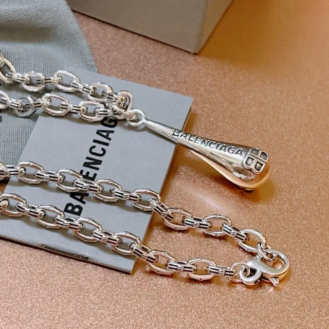 Balenciaga Silver Chunky Oval-Link Chain Engraved Teardrop Pendant Necklace 9