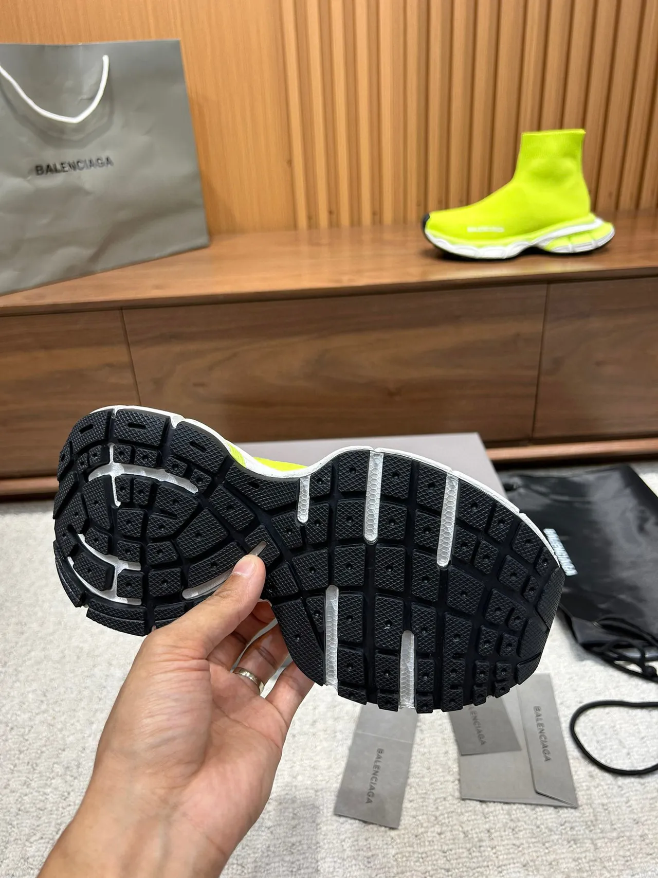 Balenciaga Speed Trainer Neon Lime tênis lifestyle 2