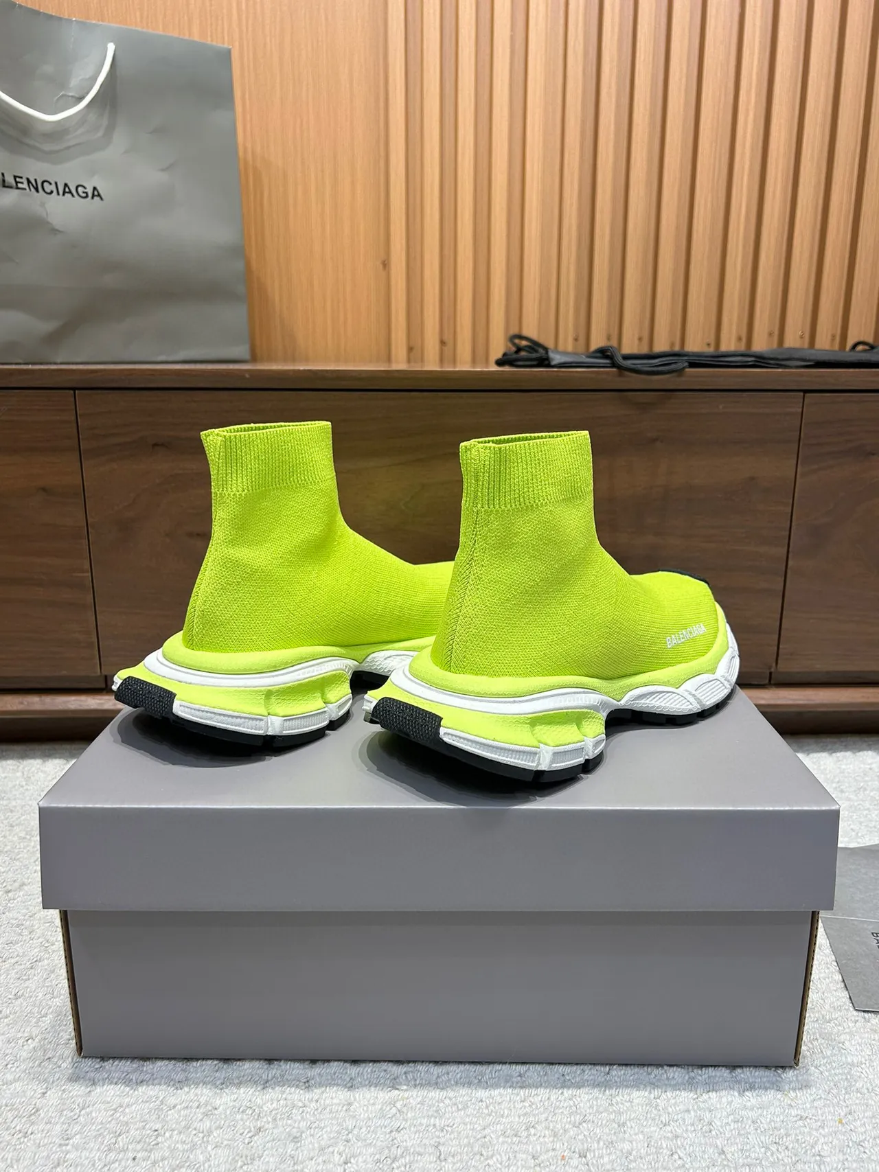 Balenciaga Speed Trainer Neon Lime tênis lifestyle 8
