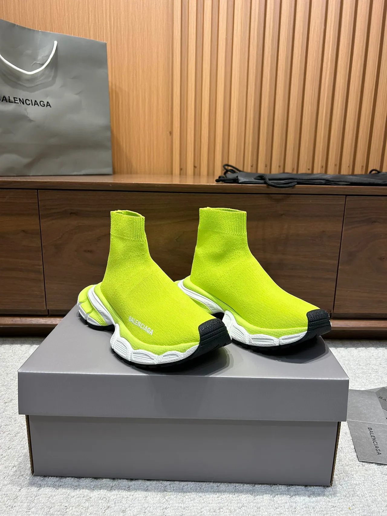 Balenciaga Speed Trainer Neon Lime tênis lifestyle 9